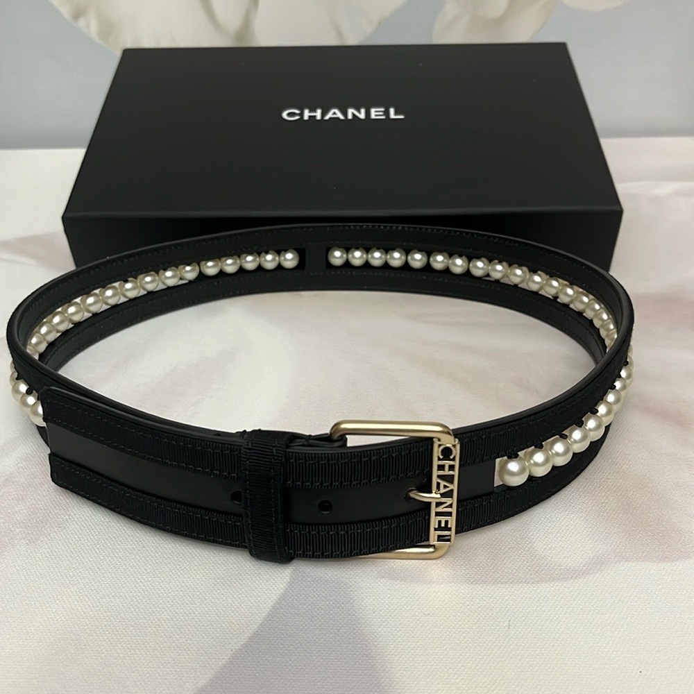 CHANEL Grosgrain Calfskin Pearl CC Belt